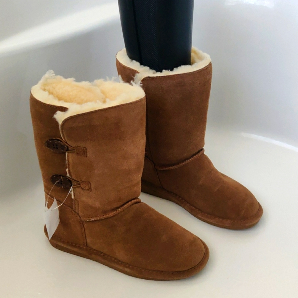 New!BearPaw 2250Y Tan, Lori, girls Suede side 2 button/loop closure Boot Y2K Ret